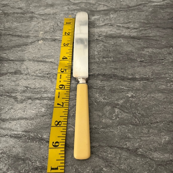 *SOLD*Vintage Lot Landers Frary & Clark Aetna Works Butter KnifeSetof4 Bakelite? - Picture 9 of 9